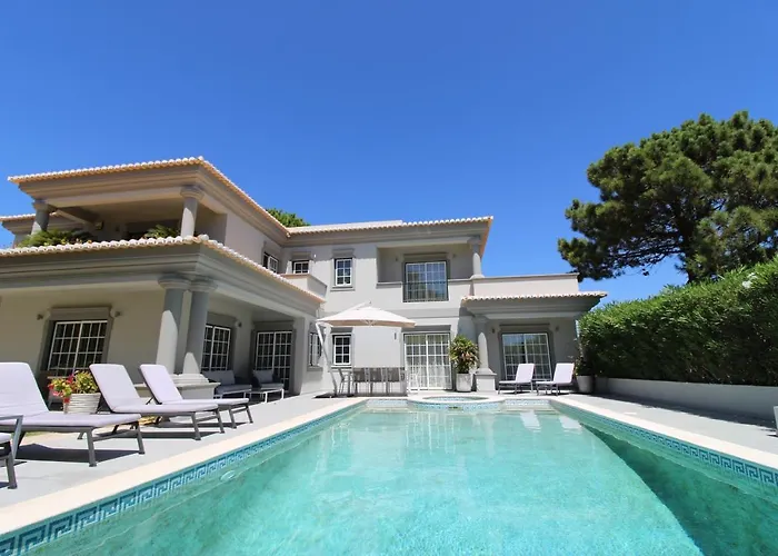 Charming Exceptional Golf Villa In Algarve
