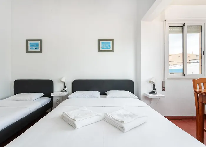 Blife Faro Beach Hostel & Rooms