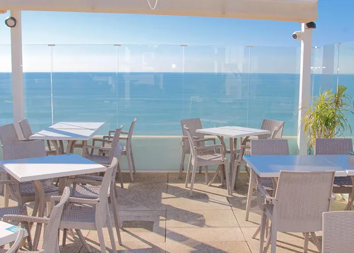 Golden Beach Guest House & Rooftop Bar